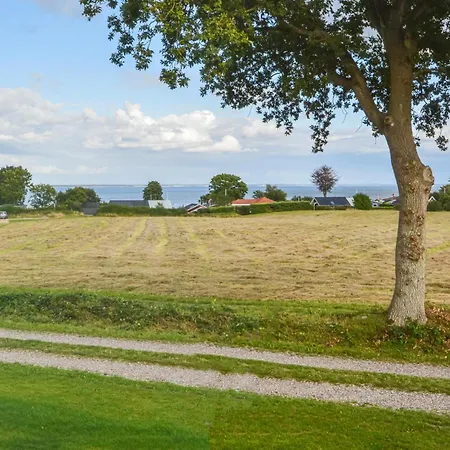 Stunning In With Kitchen Feriehus